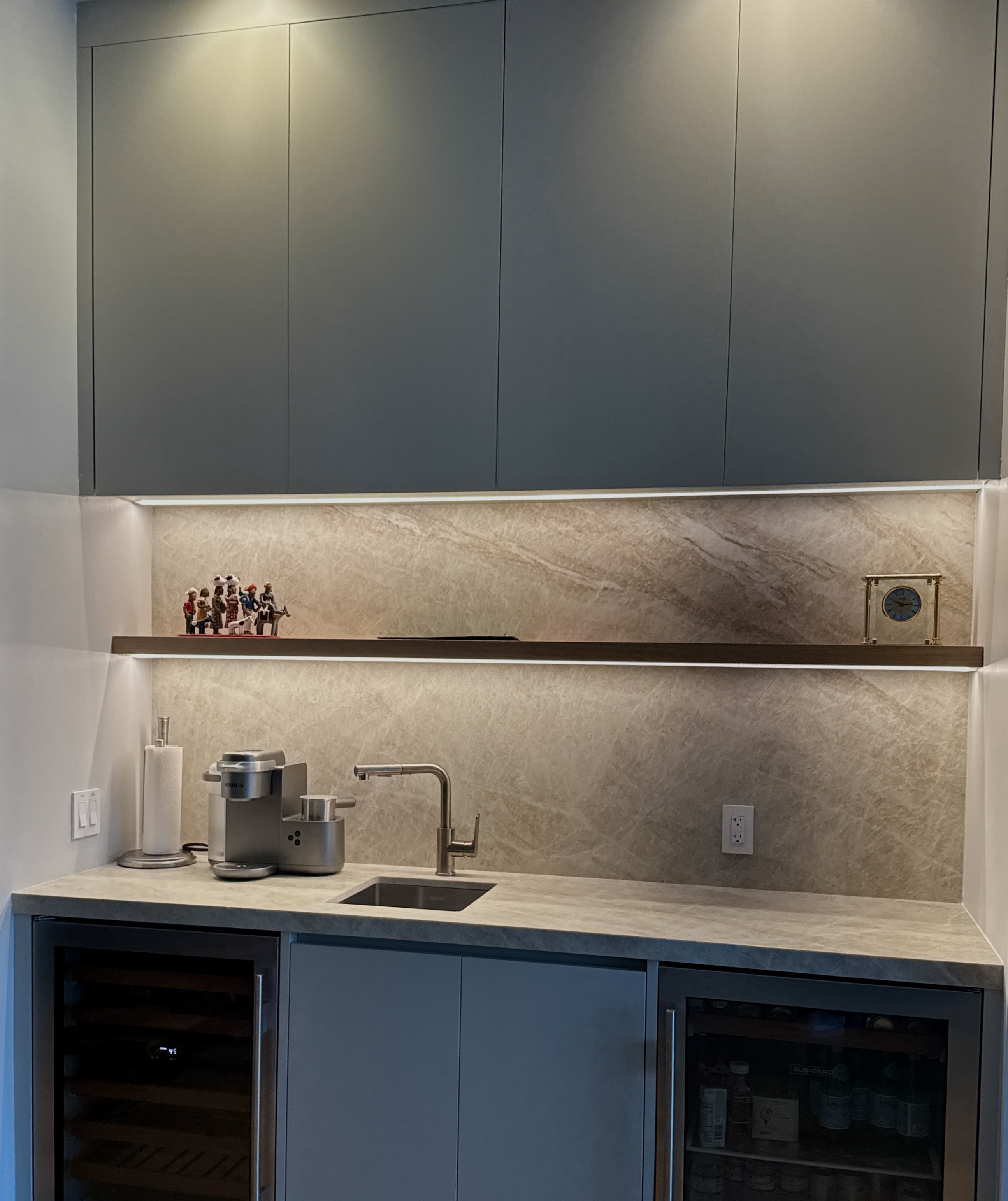 Custom bar with natural stone backsplash